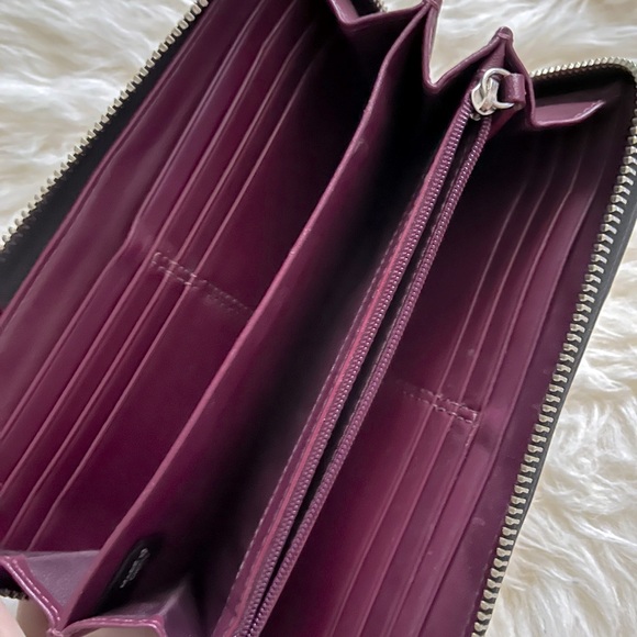 Coach zip-around leather wallet black plum purple with silver hardware buckles - Picture 3 of 3